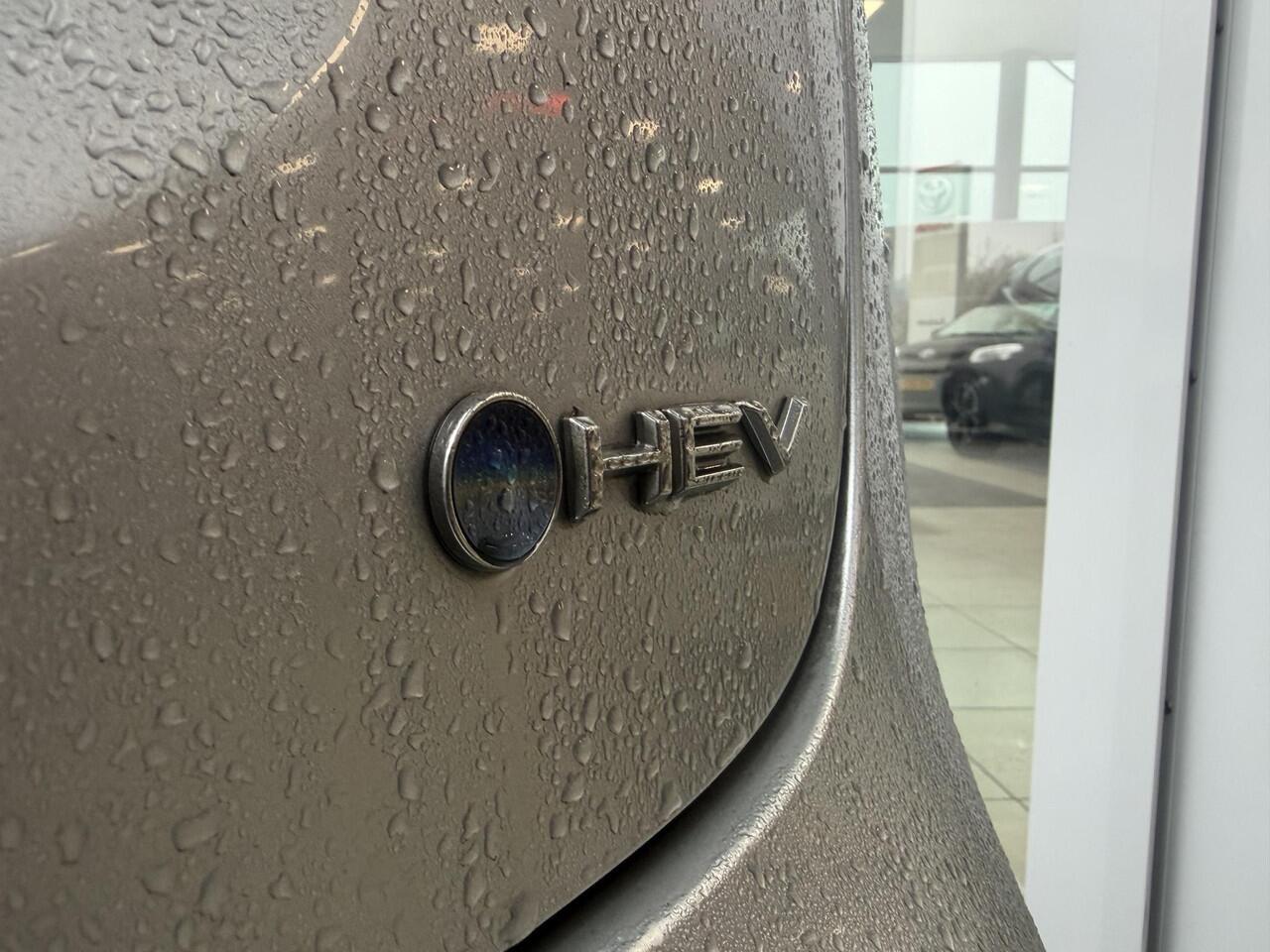 Toyota YARIS Cross 1.5 Hybrid 115 First Edition met Comfort Pack | Dodehoek detectie | Stoel & stuur verwarming | PDC sensoren V+A