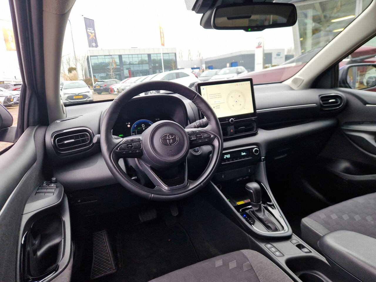 Toyota YARIS 1.5 Hybrid 115 Dynamic Parkeersensoren Stoel en stuurverwarming dodehoekdetectie