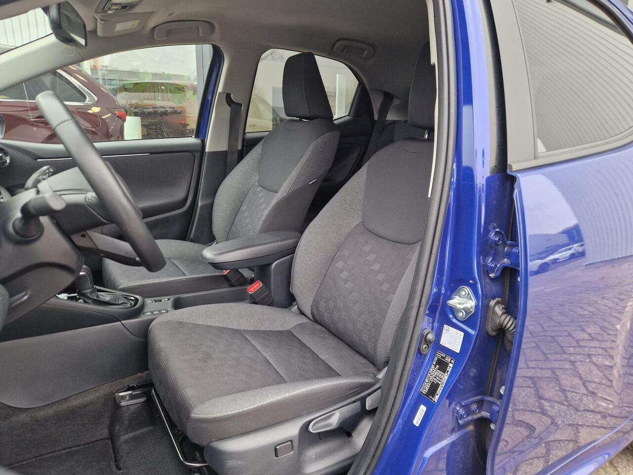 Toyota YARIS 1.5 Hybrid 115 Dynamic Parkeersensoren Stoel en stuurverwarming dodehoekdetectie