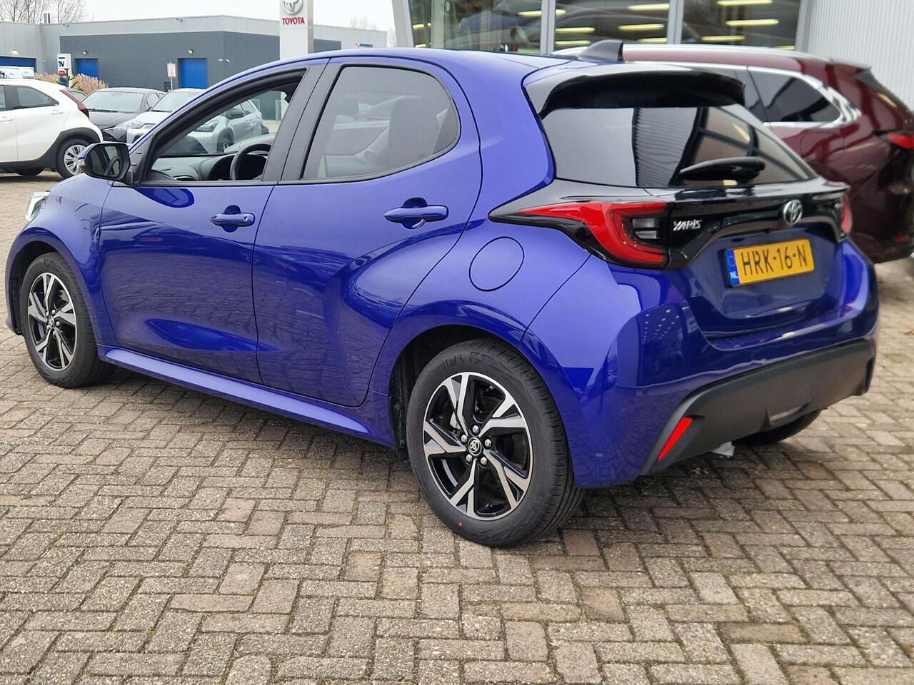 Toyota YARIS 1.5 Hybrid 115 Dynamic Parkeersensoren Stoel en stuurverwarming dodehoekdetectie