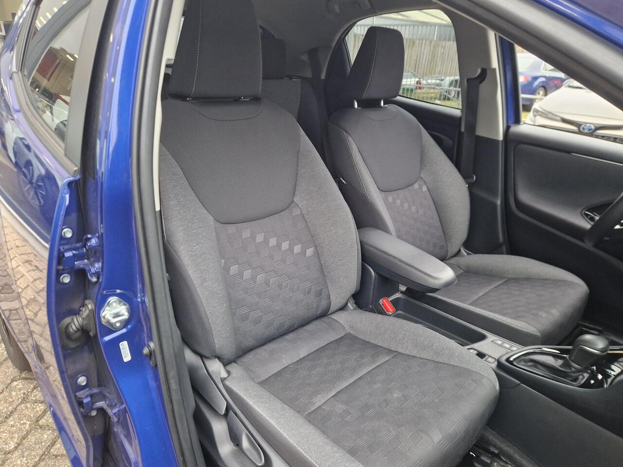 Toyota YARIS 1.5 Hybrid 115 Dynamic Parkeersensoren Stoel en stuurverwarming dodehoekdetectie