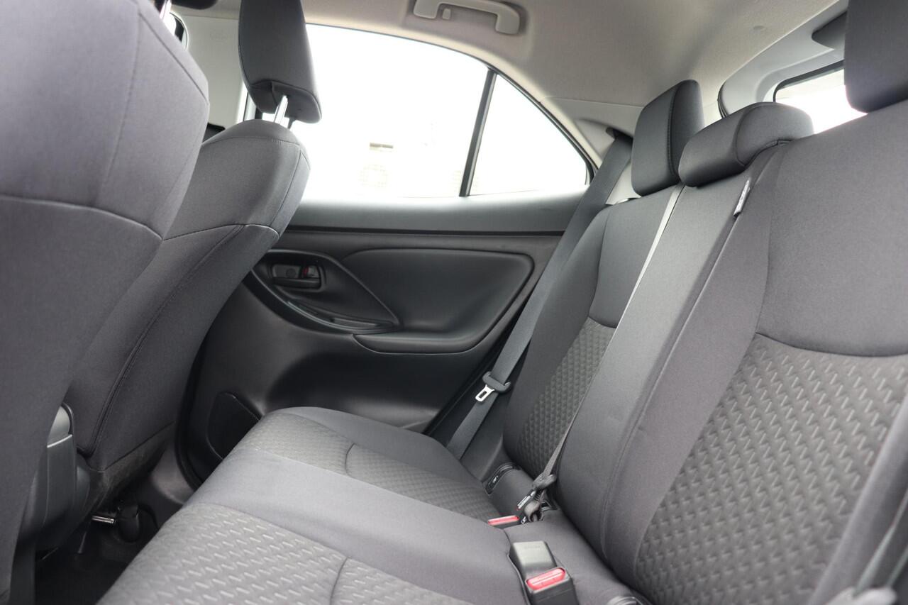 Toyota YARIS Cross 1.5 Hybrid 115 Active, Stoelverwarming, Apple Carplay / Android Auto, Camera!