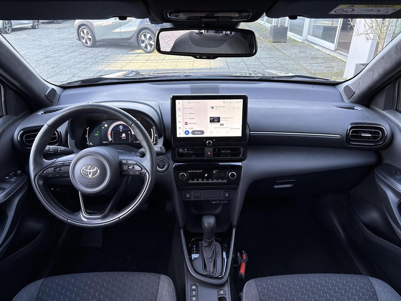 Toyota YARIS Cross 1.5 Hybrid 115 Dynamic **COMFORT PACK/ DODE HOEK DETECTIE/ STUURVERWARMING**