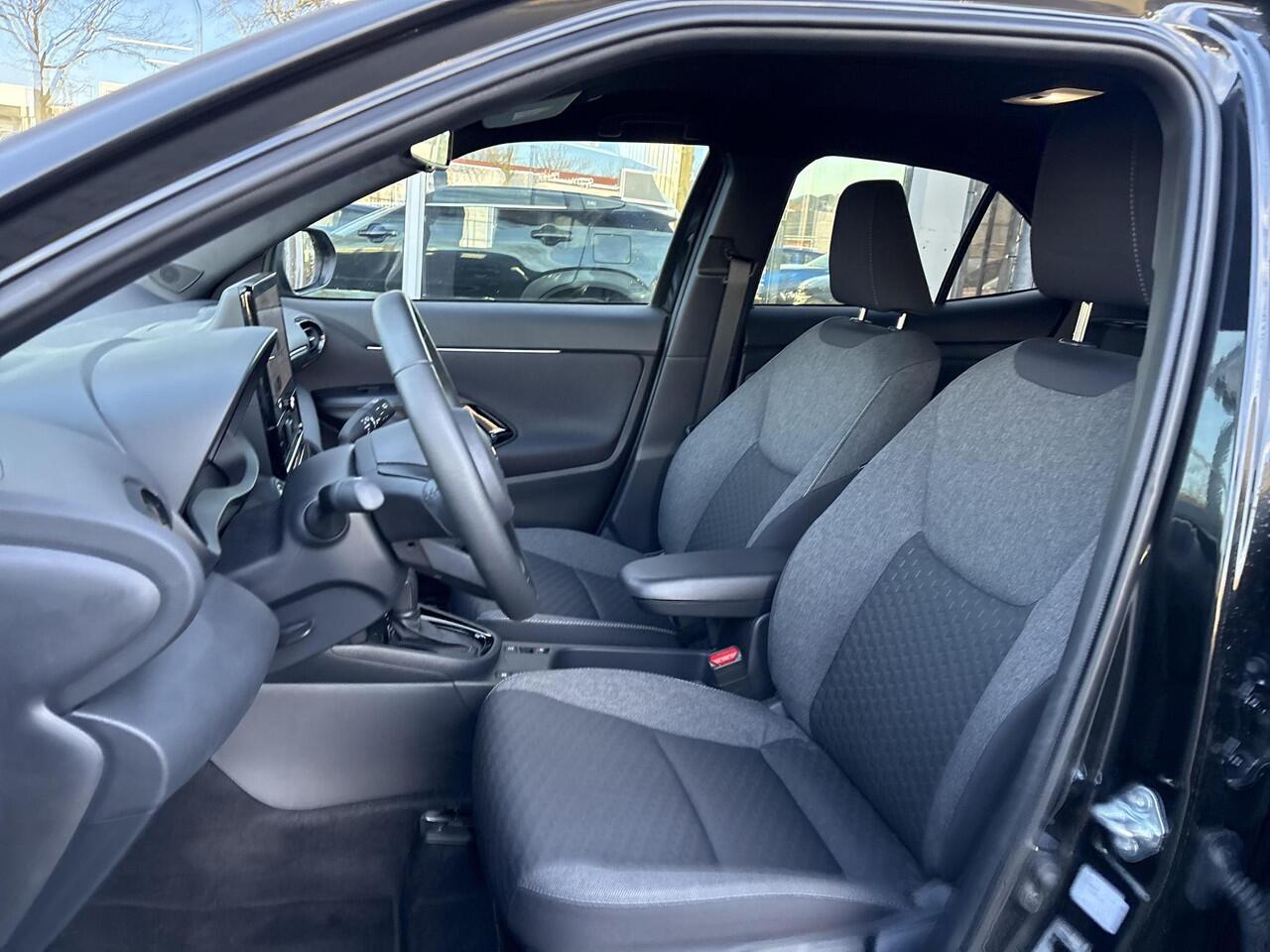 Toyota YARIS Cross 1.5 Hybrid 115 Dynamic **COMFORT PACK/ DODE HOEK DETECTIE/ STUURVERWARMING**