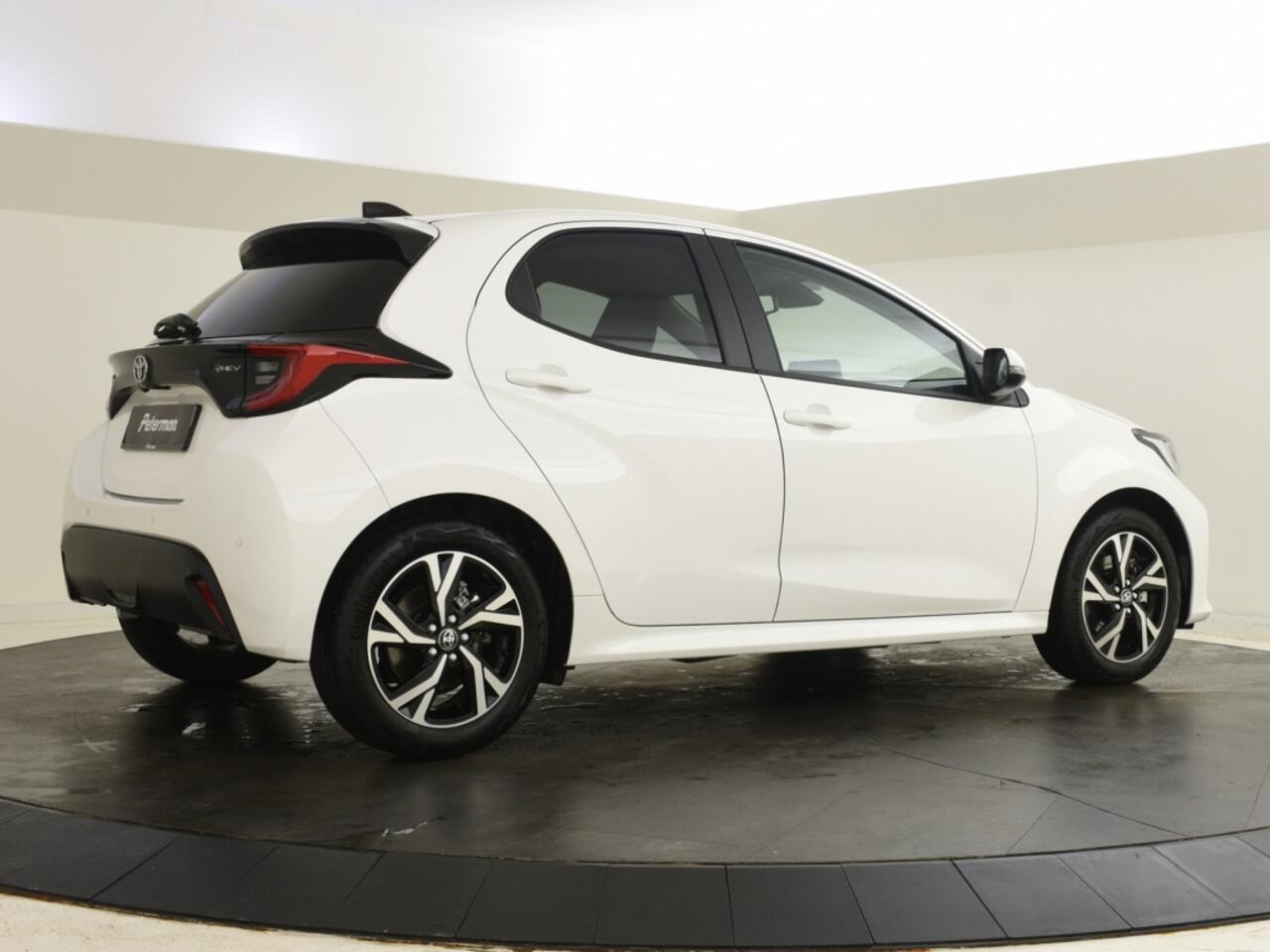 Toyota YARIS 1.5 Hybrid 115 Style | blind Spot | stoel + Stoelverw. | PDC v+a