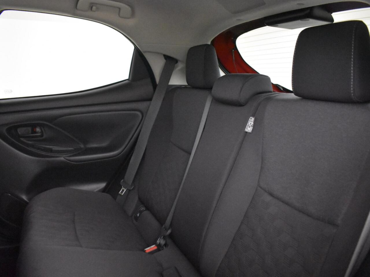 Toyota YARIS 1.5 Hybrid 115 Style | Blind spot | Stoel + stuur verw. | PDC |