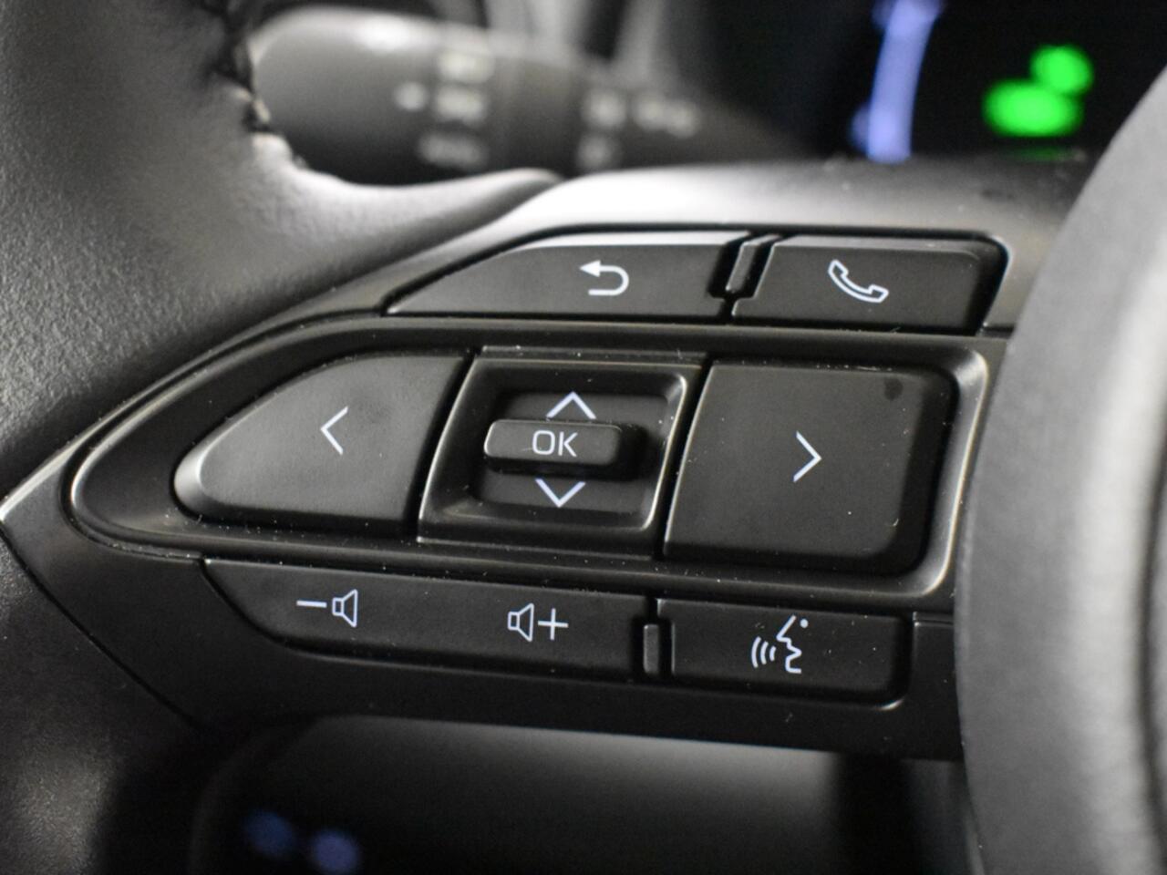 Toyota YARIS 1.5 Hybrid 115 Style | Blind spot | Stoel + stuur verw. | PDC |