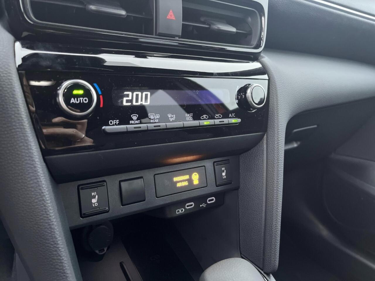 Toyota YARIS Cross 1.5 Hybrid 130 Black Edition, Safety + Winter pakket.