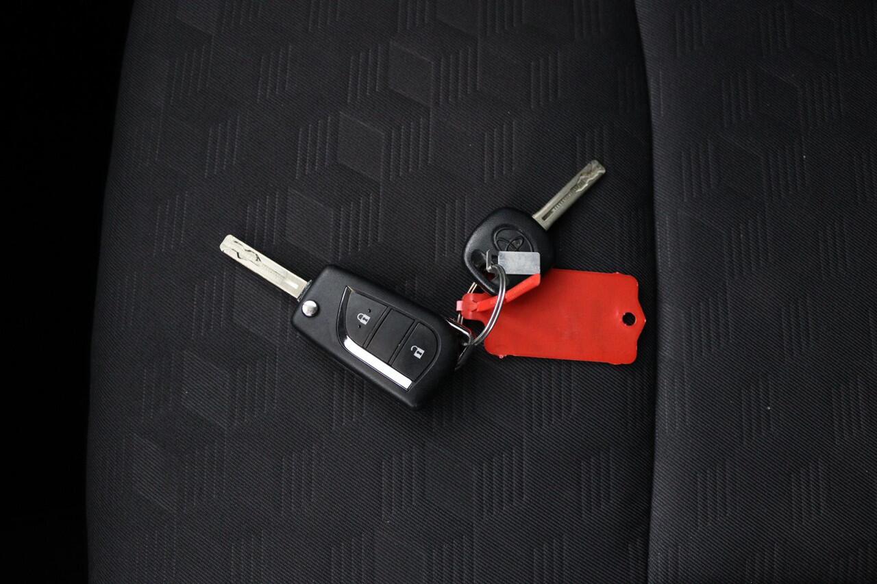 Toyota YARIS 1.5 Hybrid 115 Dynamic | Stuur en stoel verwarming | Parkeersensoren |