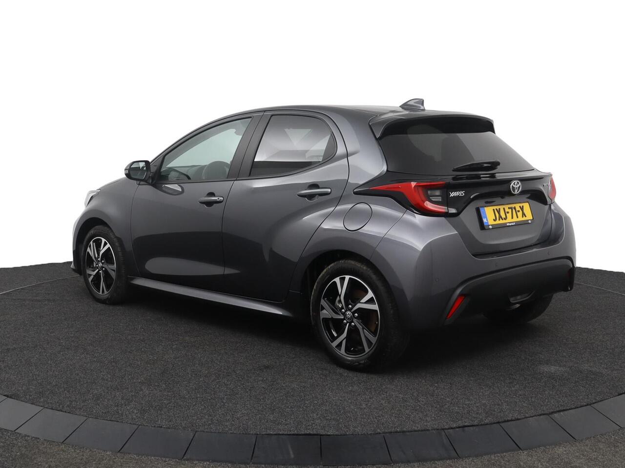 Toyota YARIS 1.5 Hybrid 115 Dynamic | Stuur en stoel verwarming | Parkeersensoren |