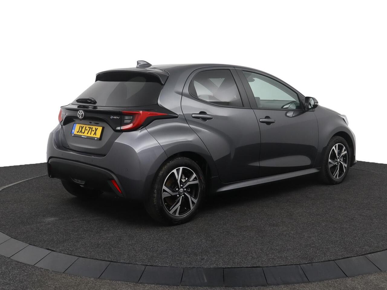 Toyota YARIS 1.5 Hybrid 115 Dynamic | Stuur en stoel verwarming | Parkeersensoren |