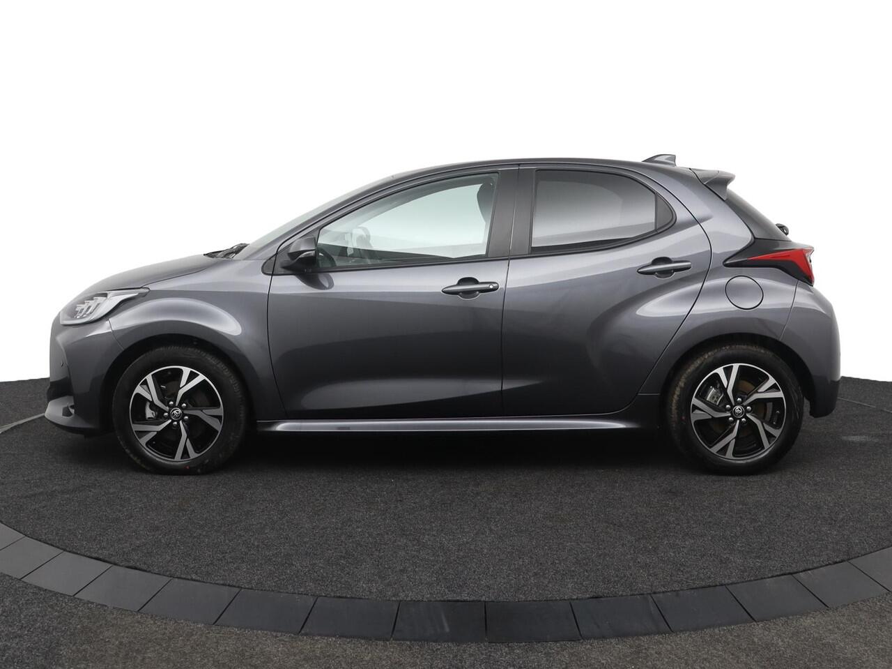 Toyota YARIS 1.5 Hybrid 115 Dynamic | Stuur en stoel verwarming | Parkeersensoren |