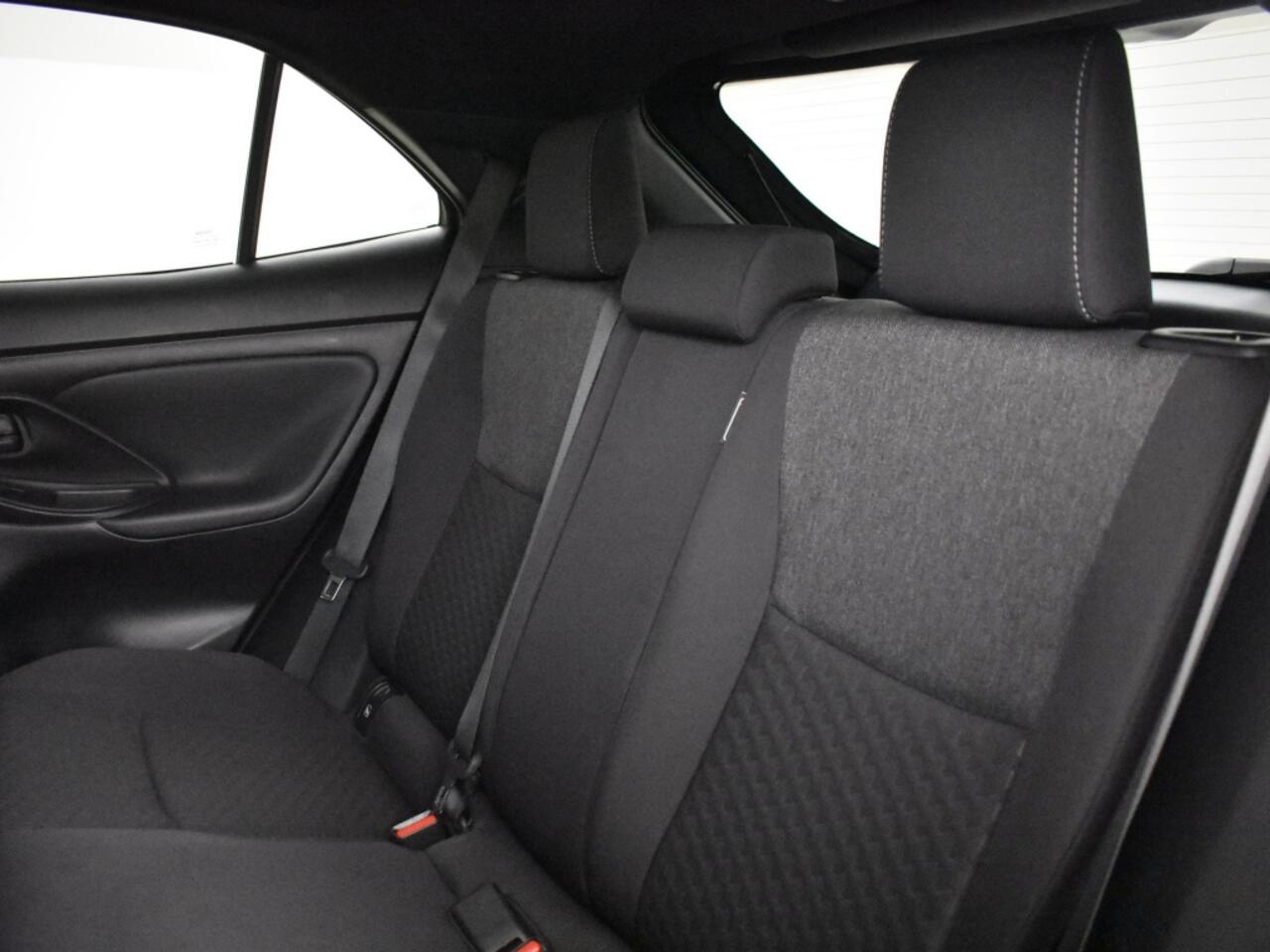 Toyota YARIS Cross 1.5 Hybrid 115 Style | stoel + stuurverwarmd | PDC | Blindspot |