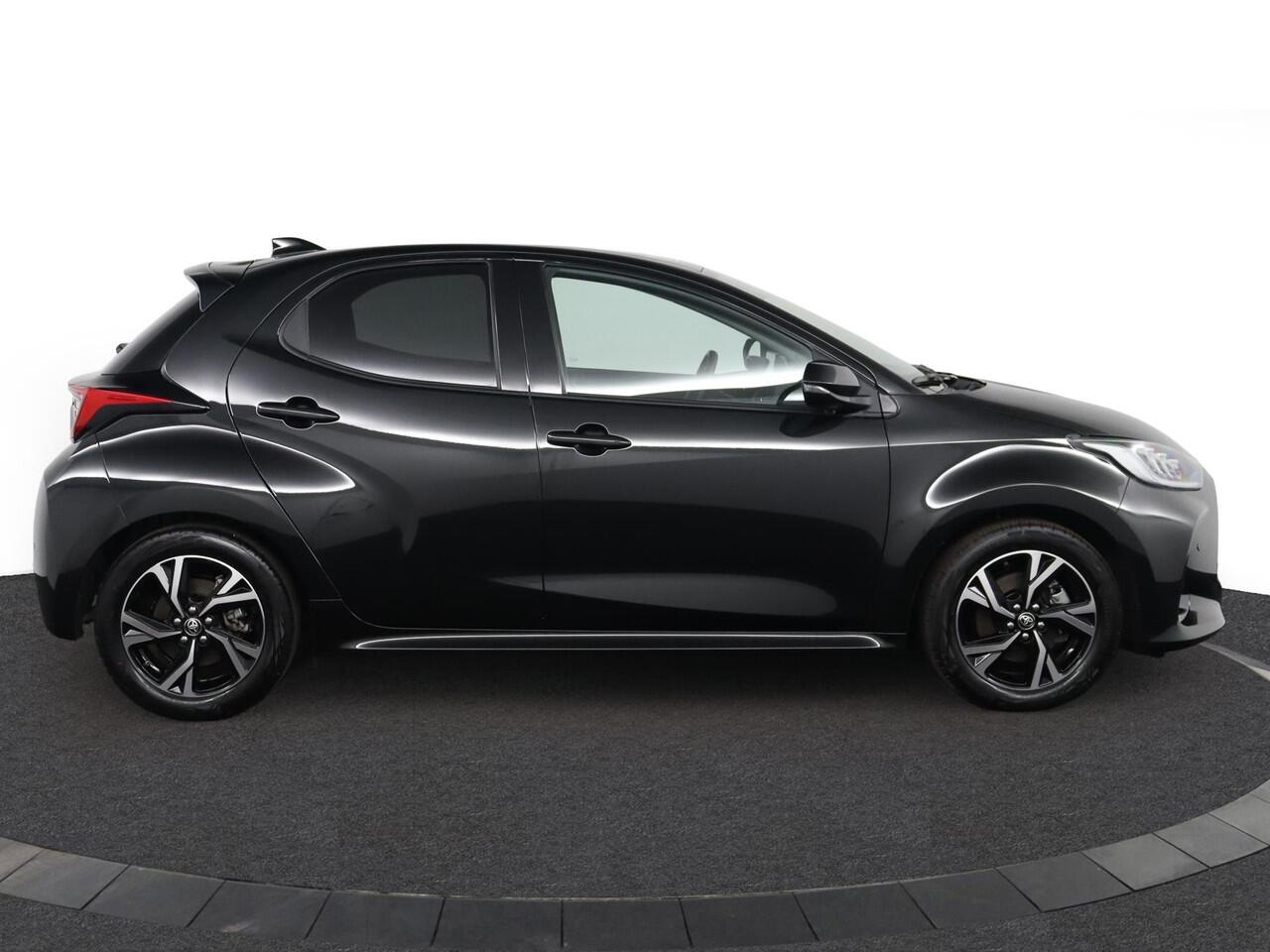 Toyota YARIS 1.5 Hybrid 115 Dynamic | Bij aanschaf van deze auto 1e jaar gratis onderhoud ! |