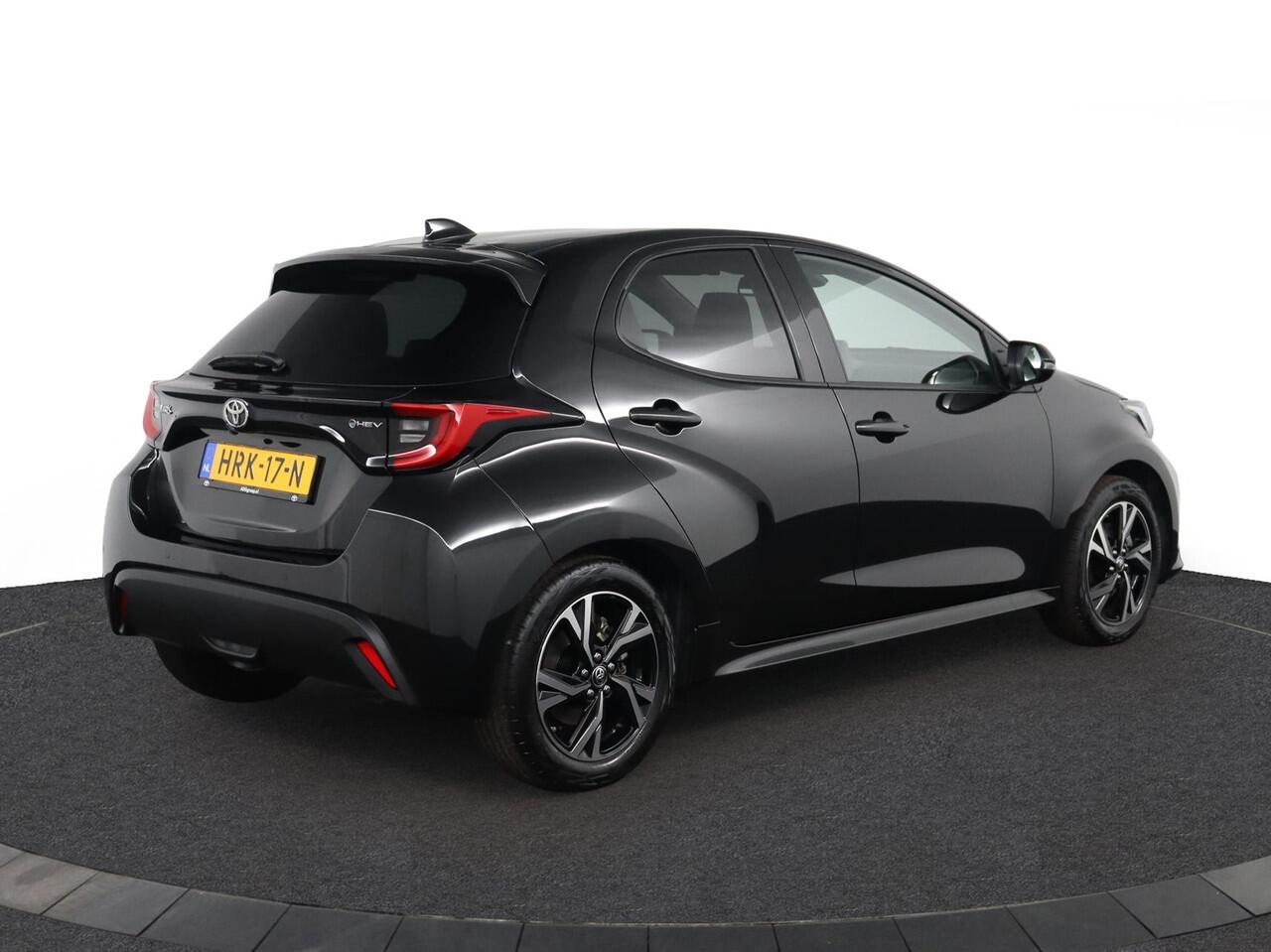 Toyota YARIS 1.5 Hybrid 115 Dynamic | Bij aanschaf van deze auto 1e jaar gratis onderhoud ! |