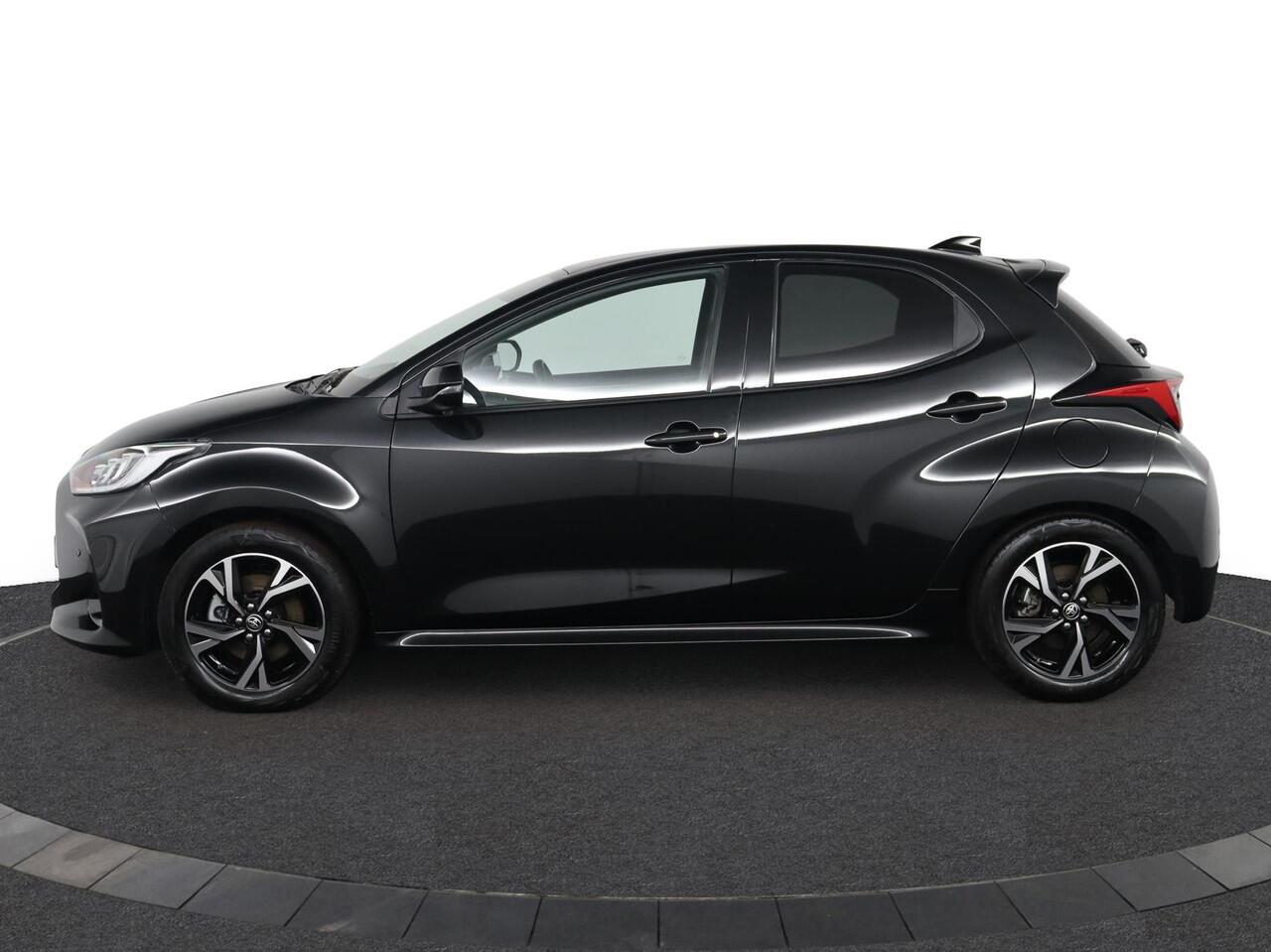 Toyota YARIS 1.5 Hybrid 115 Dynamic | Bij aanschaf van deze auto 1e jaar gratis onderhoud ! |
