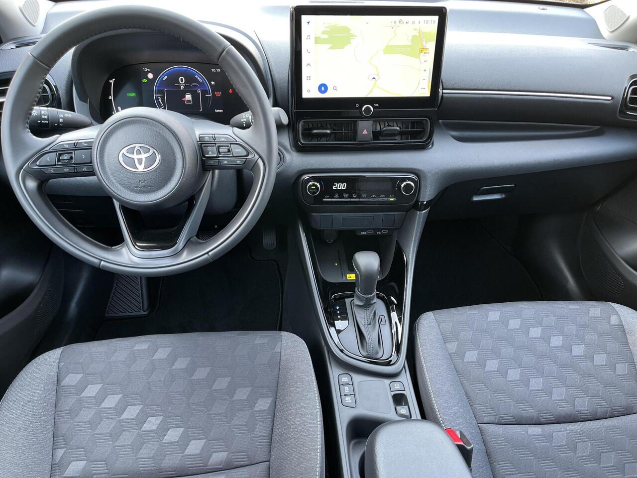 Toyota YARIS 1.5 Hybrid 115 Dynamic | Forest green metallic | Nieuw uit voorraad leverbaar |