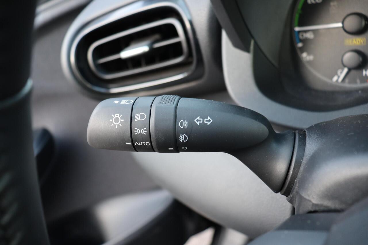 Toyota YARIS 1.5 Hybrid 115 Active Limited Stoel & stuurverwarming, parkeersensoren