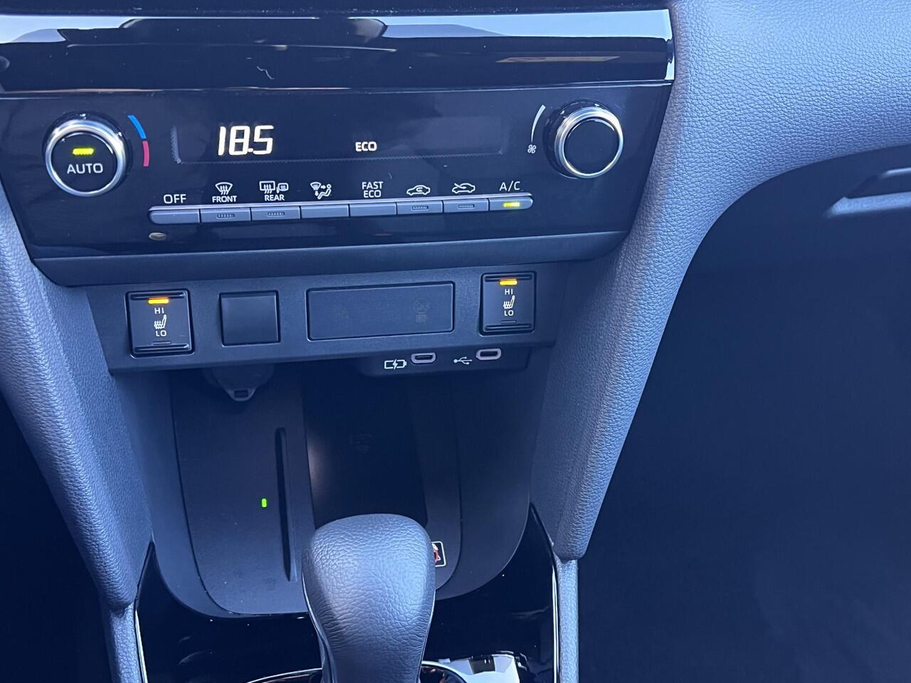 Toyota YARIS Cross 1.5 Hybrid 115 Dynamic / Fabrieksgarantie tot 10 jaar mogelijk* / Stuur- en stoelverwarming / Navigatie / Apple Carplay Android / 17" LM wielen /