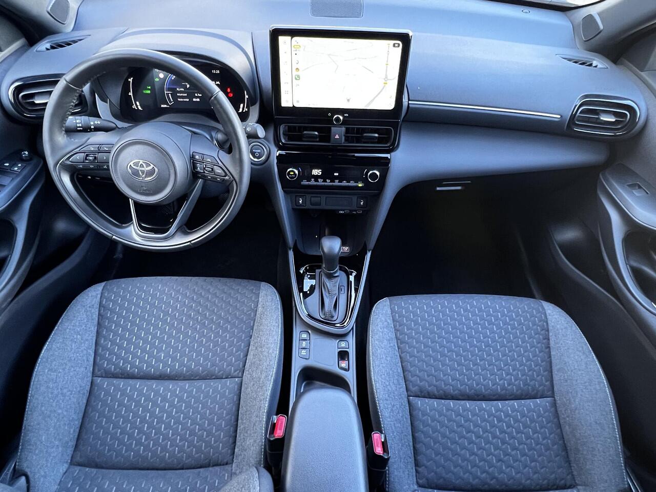 Toyota YARIS Cross 1.5 Hybrid 115 Dynamic / Fabrieksgarantie tot 10 jaar mogelijk* / Stuur- en stoelverwarming / Navigatie / Apple Carplay Android / 17" LM wielen /