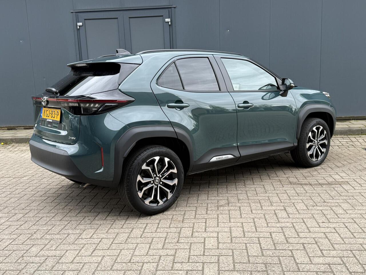 Toyota YARIS Cross 1.5 Hybrid 115 Dynamic / Fabrieksgarantie tot 10 jaar mogelijk* / Stuur- en stoelverwarming / Navigatie / Apple Carplay Android / 17" LM wielen /