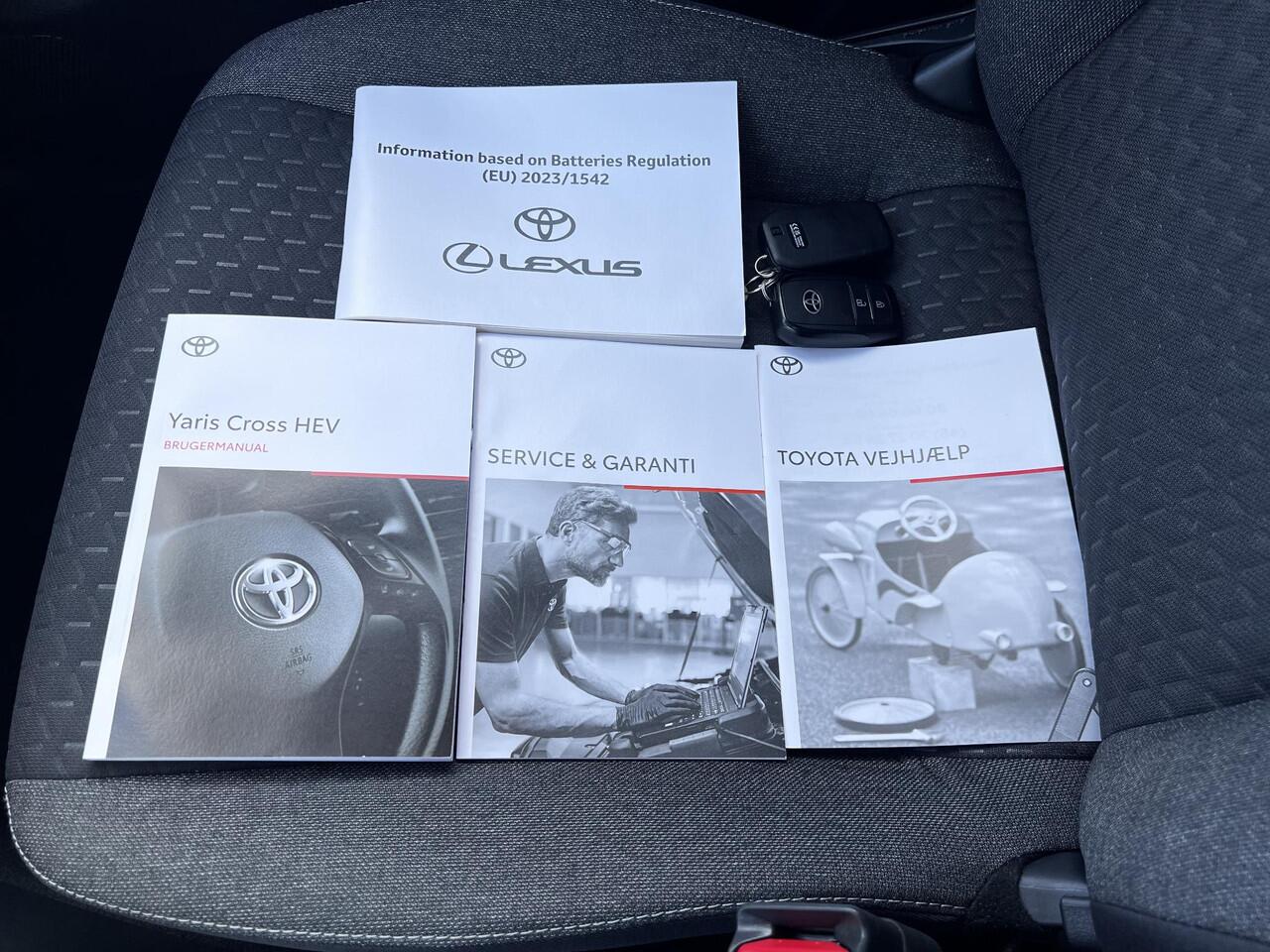 Toyota YARIS Cross 1.5 Hybrid 115 Dynamic / Fabrieksgarantie tot 10 jaar mogelijk* / Stuur- en stoelverwarming / Navigatie / Apple Carplay Android / 17" LM wielen /