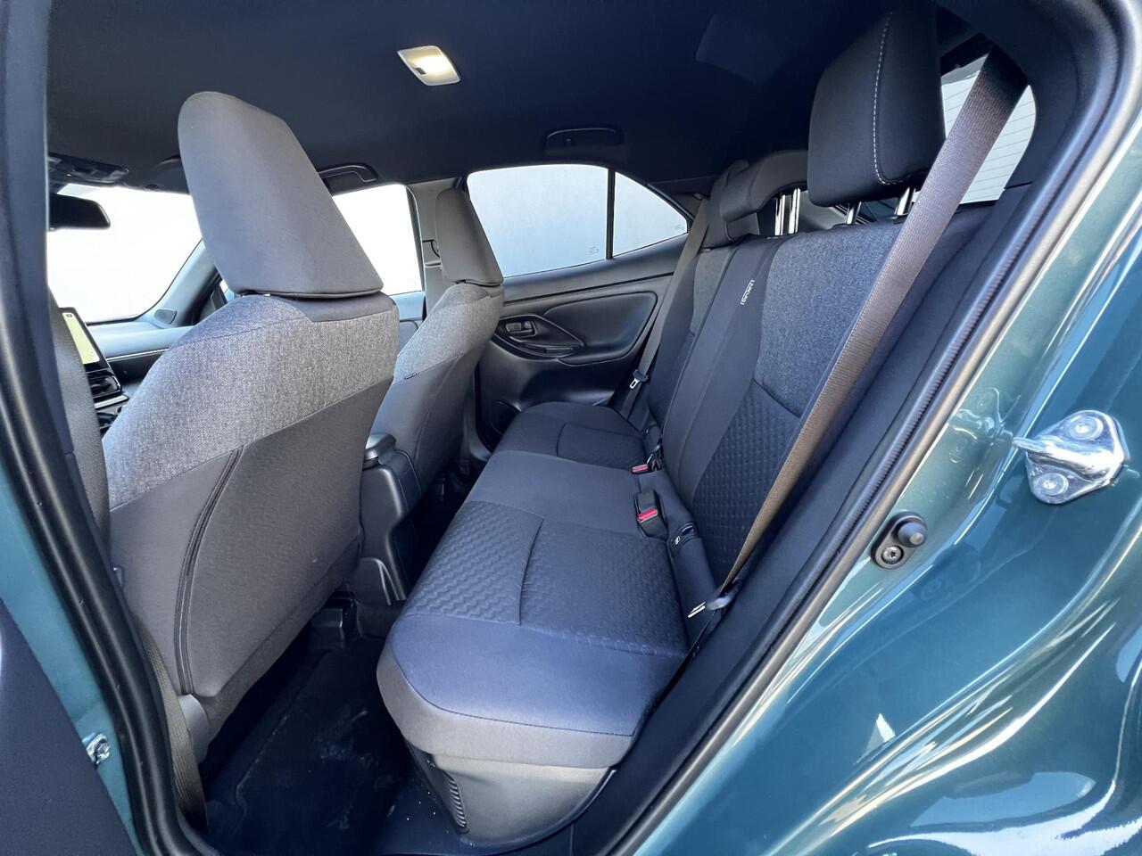 Toyota YARIS Cross 1.5 Hybrid 115 Dynamic / Fabrieksgarantie tot 10 jaar mogelijk* / Stuur- en stoelverwarming / Navigatie / Apple Carplay Android / 17" LM wielen /