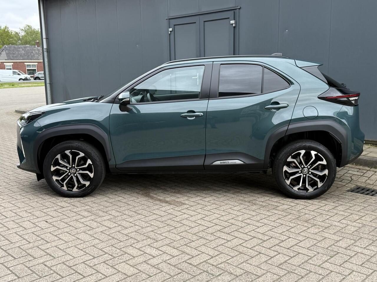 Toyota YARIS Cross 1.5 Hybrid 115 Dynamic / Fabrieksgarantie tot 10 jaar mogelijk* / Stuur- en stoelverwarming / Navigatie / Apple Carplay Android / 17" LM wielen /