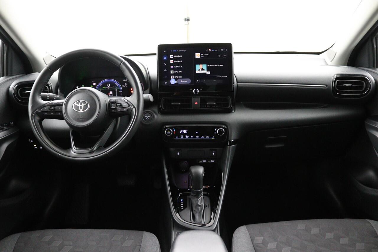 Toyota YARIS 1.5 Hybrid 115 Dynamic | Comfort Pakket | Direct Leverbaar | Origineel NL |