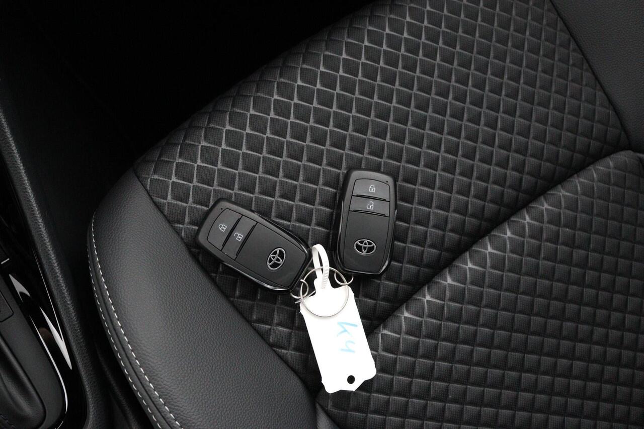 Toyota YARIS 1.5 Hybrid 130 Executive | Nieuw uit voorraad leverbaar! |