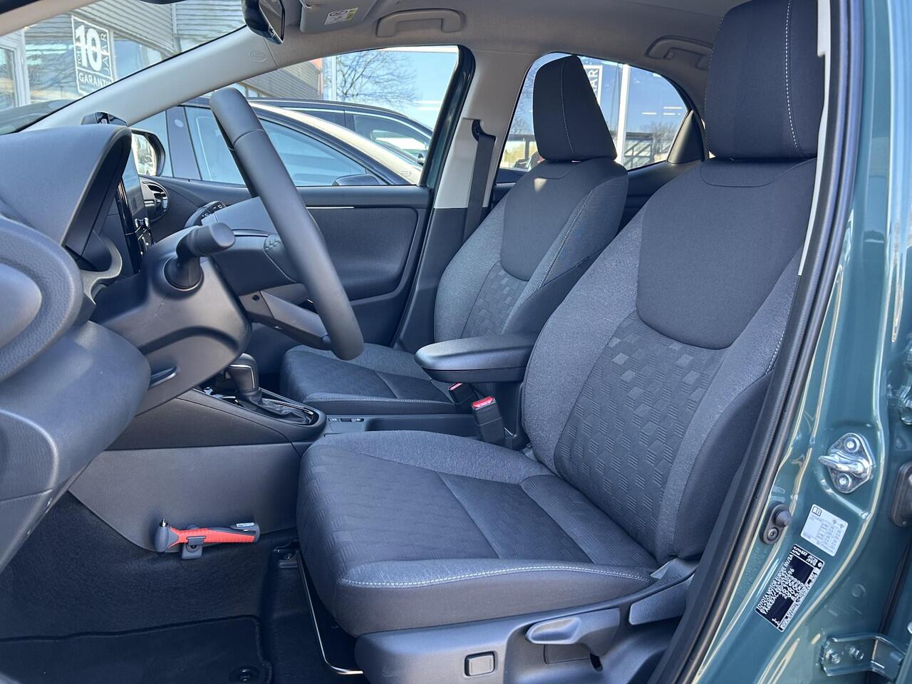 Toyota YARIS 1.5 Hybrid 115 Dynamic **NIEUWE AUTO/ COMFORT PACK/ DIRECT LEVERBAAR**