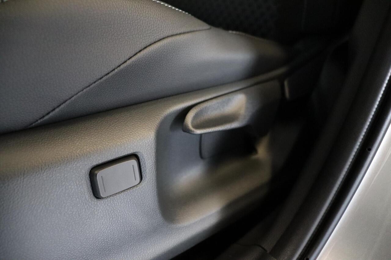 Toyota YARIS 1.5 Hybrid 130 Executive, Draadloos Apple Carplay & Android Auto, Stuurverwarming, Parkeersensoren, Stoelverwarming, 17 inch LM velgen!