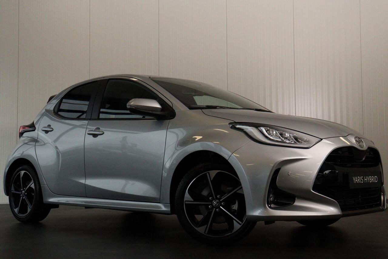 Toyota YARIS 1.5 Hybrid 130 Executive, Draadloos Apple Carplay & Android Auto, Stuurverwarming, Parkeersensoren, Stoelverwarming, 17 inch LM velgen!