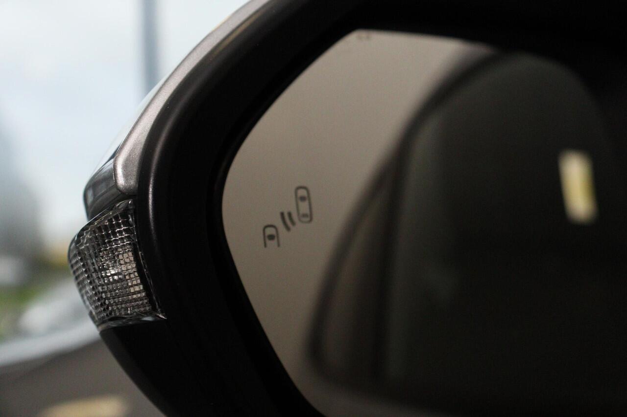 Toyota YARIS 1.5 Hybrid 130 Executive, Draadloos Apple Carplay & Android Auto, Stuurverwarming, Parkeersensoren, Stoelverwarming, 17 inch LM velgen!