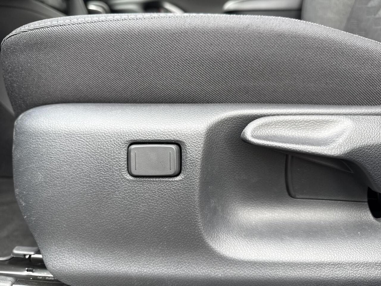 Toyota YARIS 1.5 Hybrid 115 Dynamic **COMFORT PACK/ NIEUWE AUTO/ DIRECT LEVERBAAR**