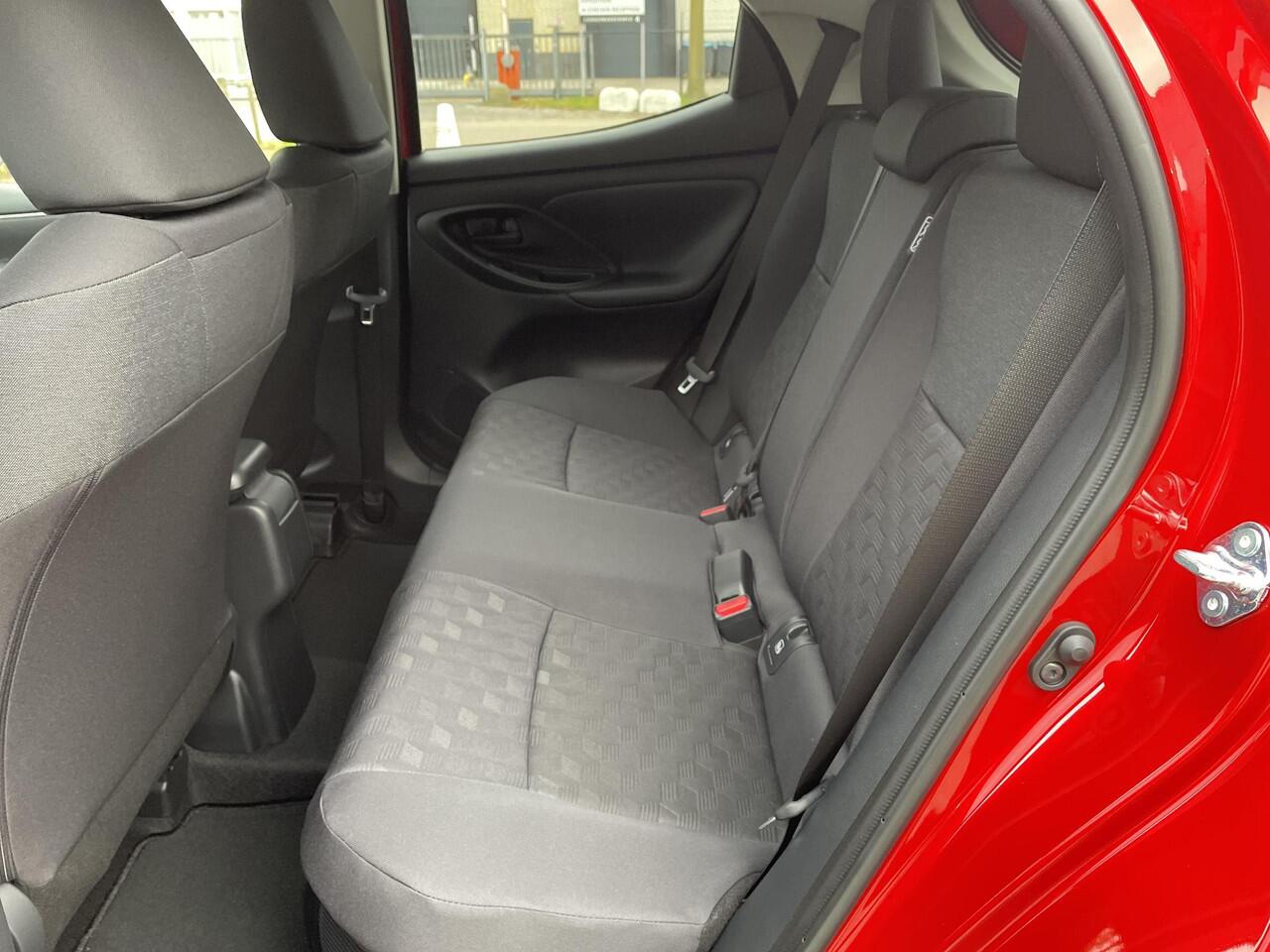 Toyota YARIS 1.5 Hybrid 115 Dynamic **COMFORT PACK/ NIEUWE AUTO/ DIRECT LEVERBAAR**