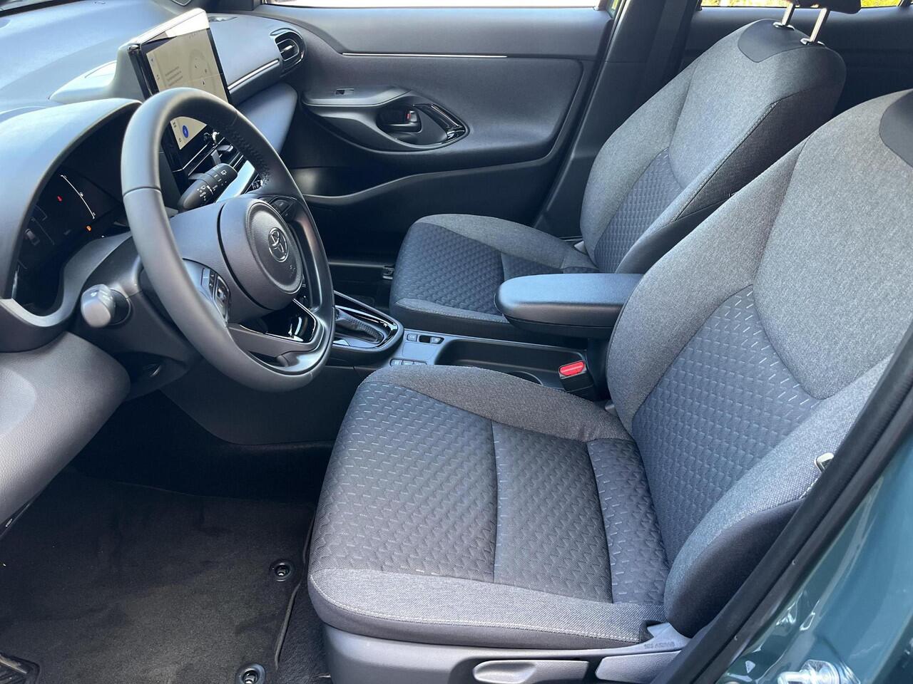 Toyota YARIS Cross 1.5 Hybrid Dynamic | Forest green metallic | Comfort Pack | Demonstratie auto |