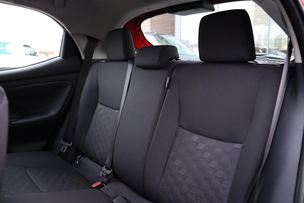 Toyota YARIS 1.5 Hybrid 115 Active, Apple Carplay, Android Auto ,Parkeercamera, Adaptieve Cruise Control.