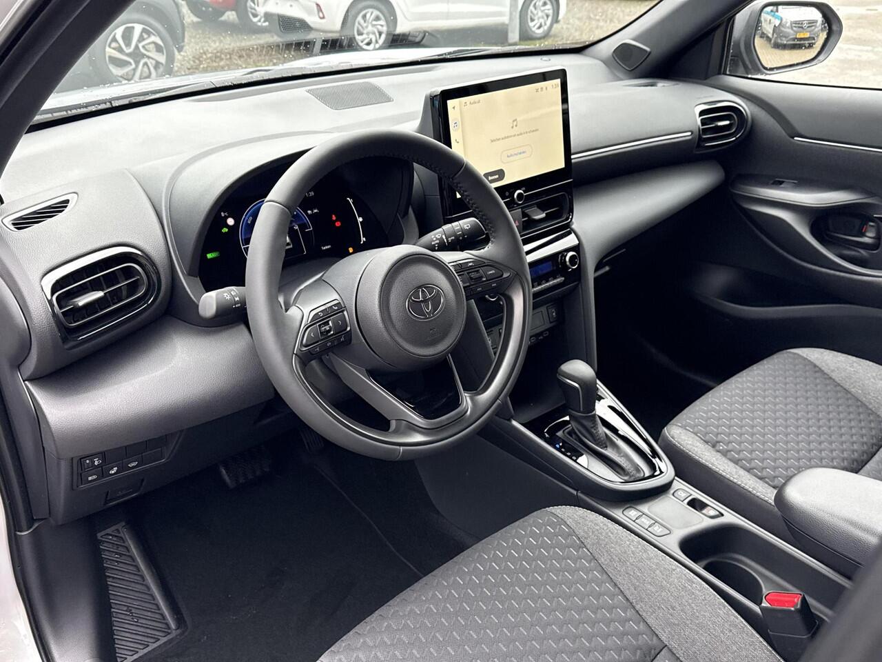 Toyota YARIS Cross 1.5 Hybrid 115 Dynamic **COMFORT PACK/ NIEUWE AUTO/ DIRECT LEVERBAAR**