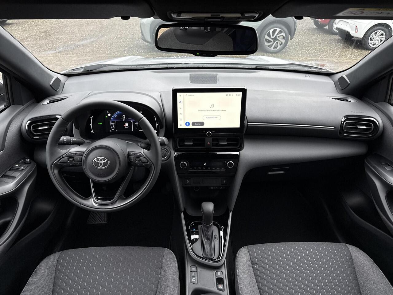 Toyota YARIS Cross 1.5 Hybrid 115 Dynamic **COMFORT PACK/ NIEUWE AUTO/ DIRECT LEVERBAAR**