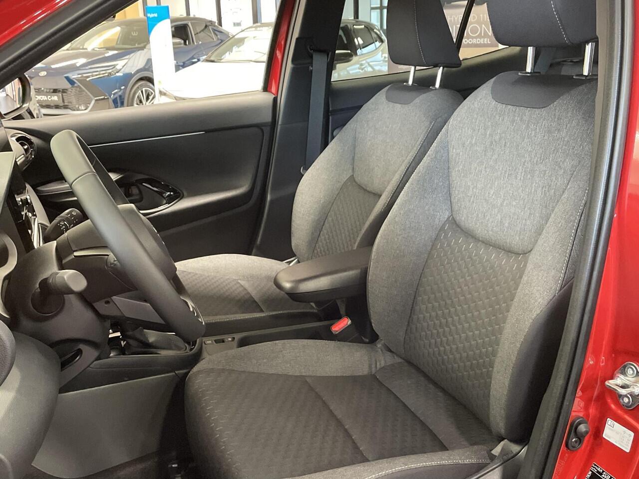 Toyota YARIS Cross 1.5 Hybrid 115 Dynamic **COMFORT PACK/ NIEUWE AUTO/ DIRECT LEVERBAAR**