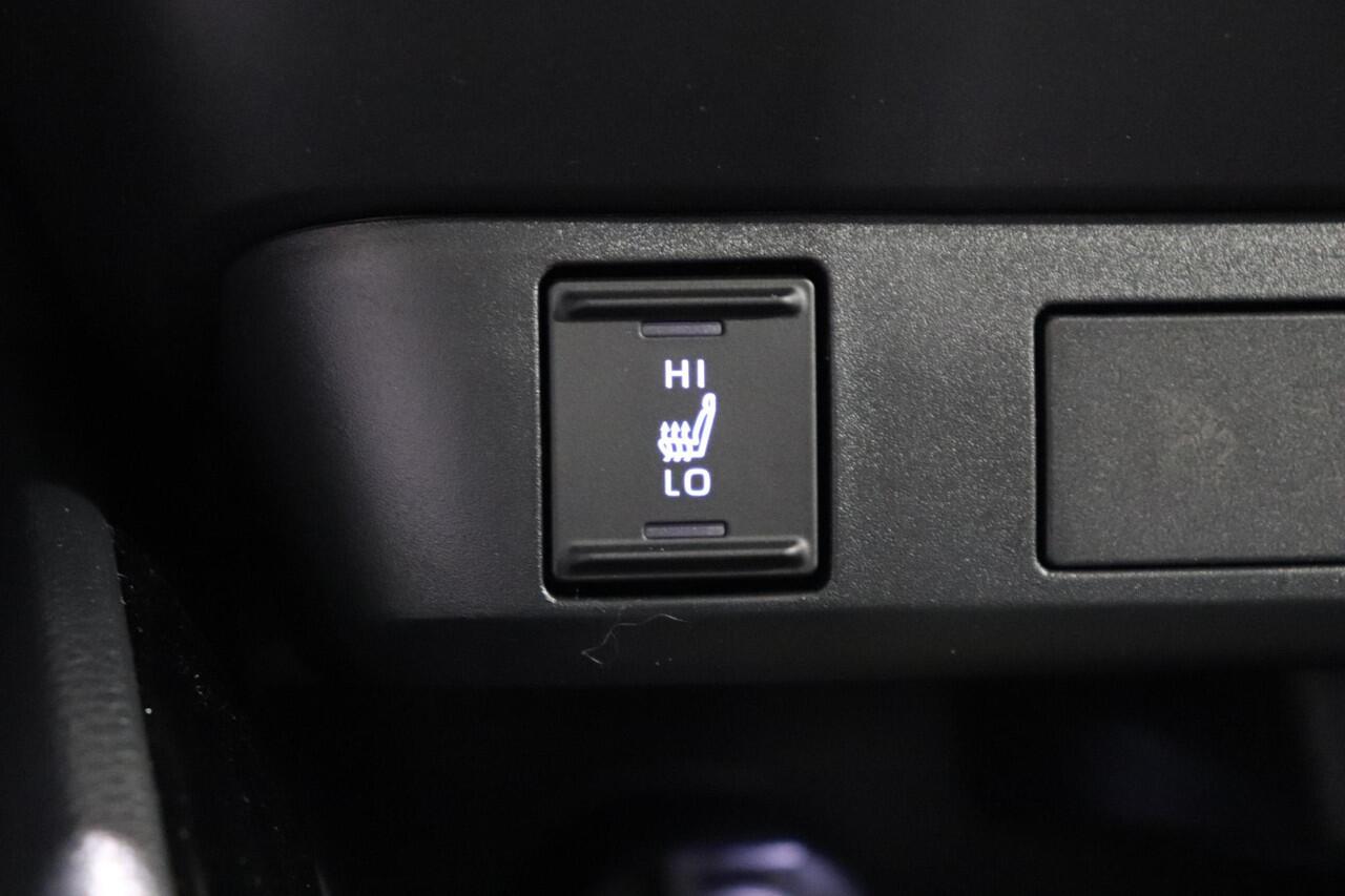 Toyota YARIS 1.5 Hybrid 115 Dynamic, ¤2.000,- Inruilpremie, BSM, Sensoren, Stuur & Stoelverwarming!