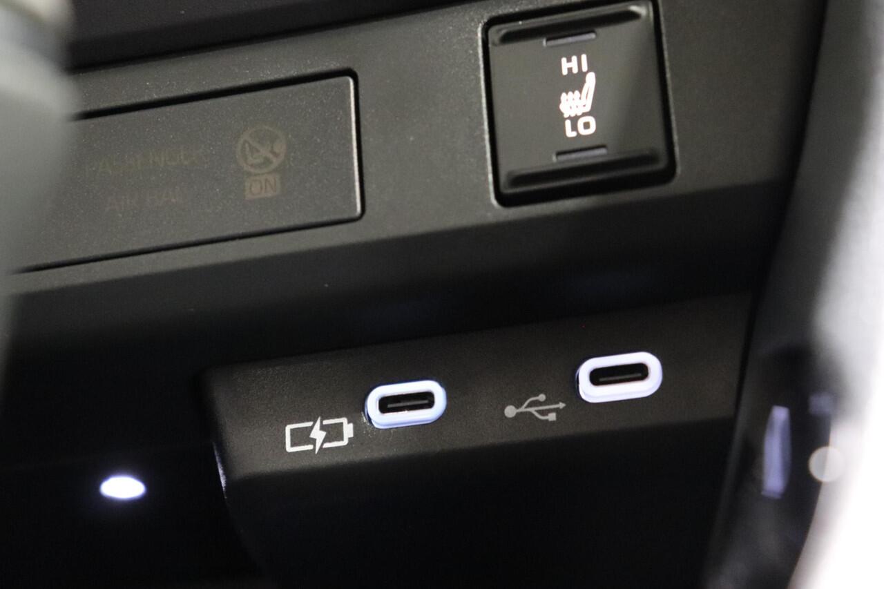 Toyota YARIS 1.5 Hybrid 115 Dynamic, ¤2.000,- Inruilpremie, BSM, Sensoren, Stuur & Stoelverwarming!