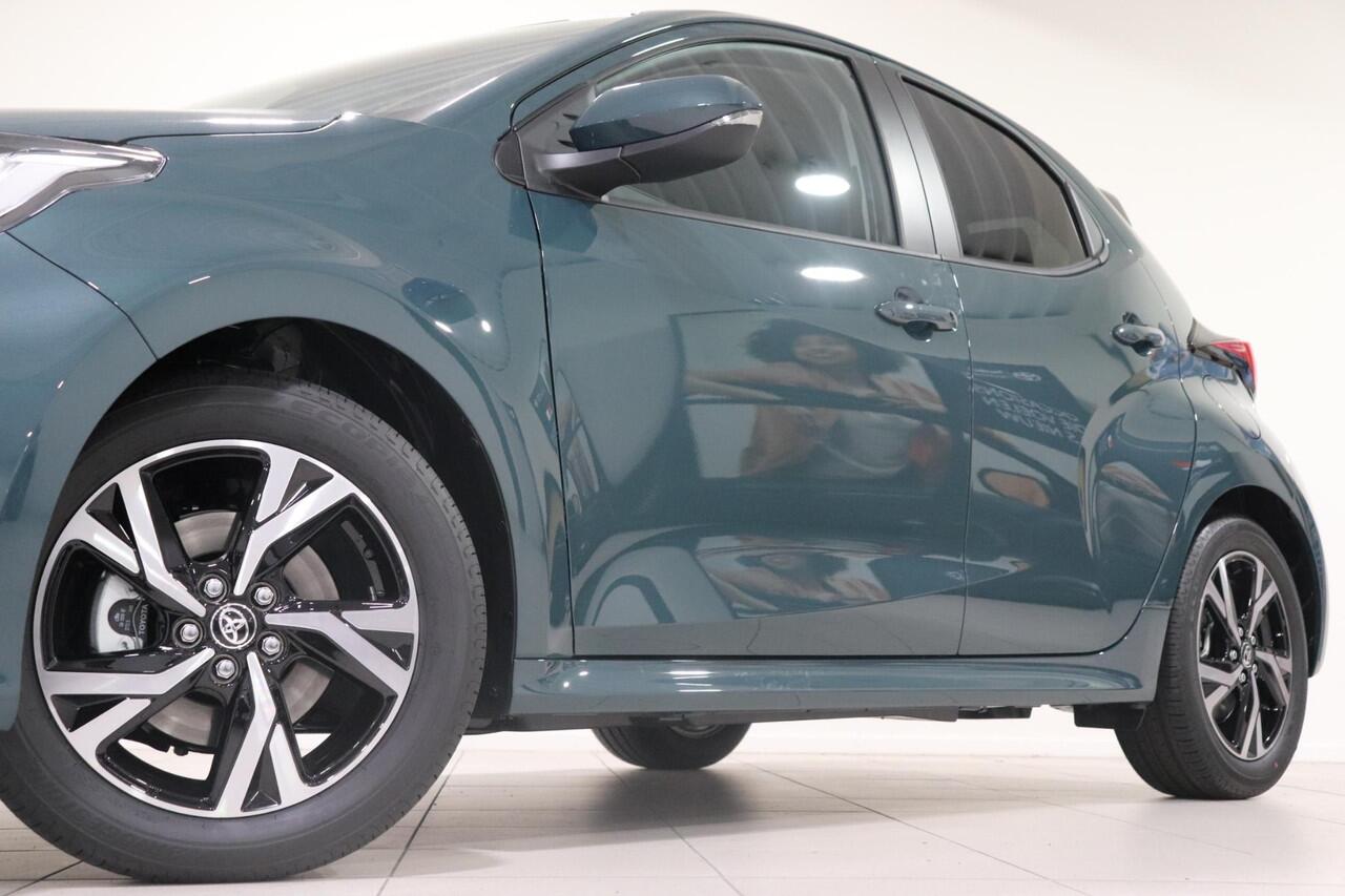 Toyota YARIS 1.5 Hybrid 115 Dynamic, ¤2.000,- Inruilpremie, BSM, Sensoren, Stuur & Stoelverwarming!