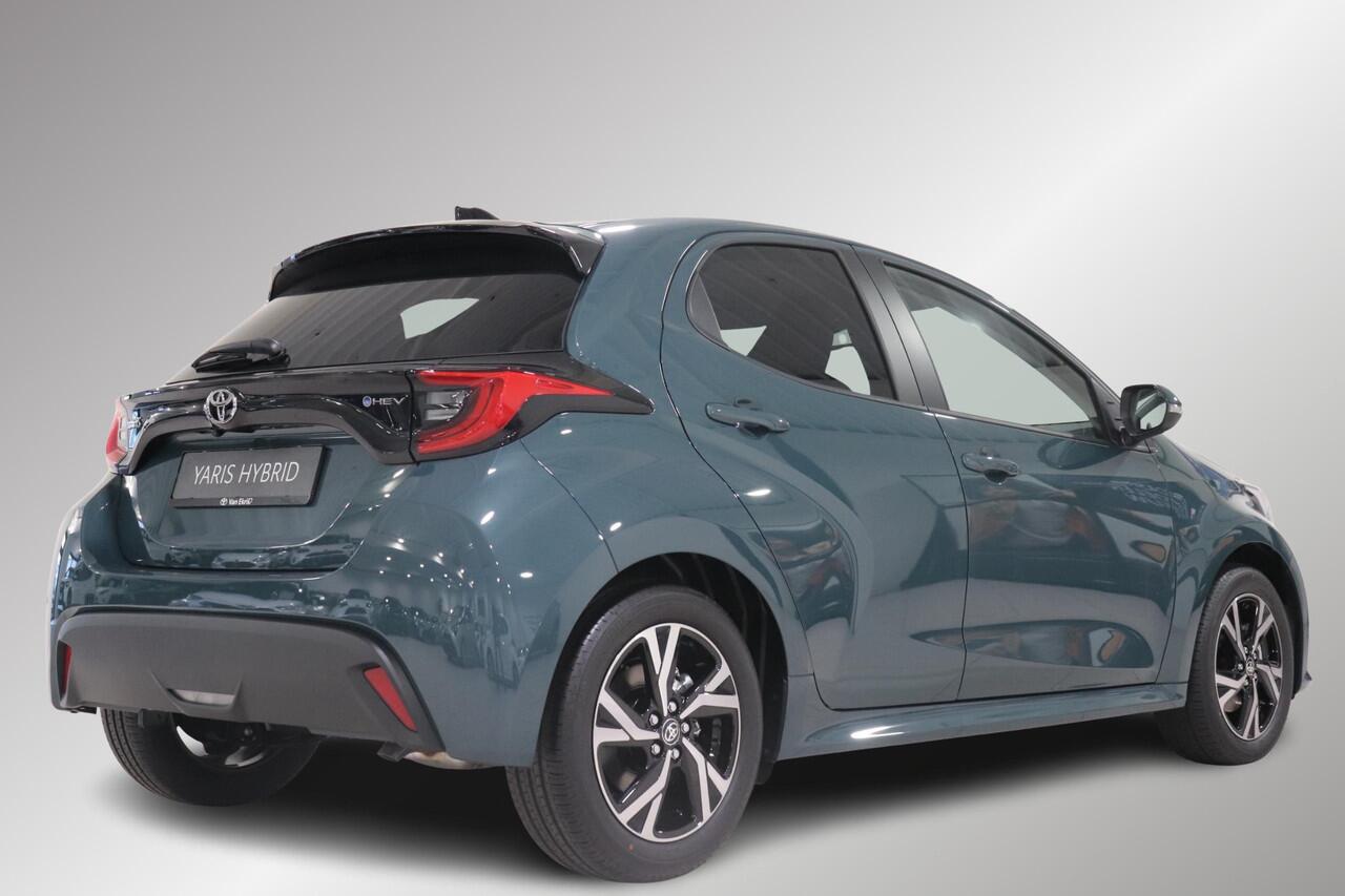Toyota YARIS 1.5 Hybrid 115 Dynamic, ¤2.000,- Inruilpremie, BSM, Sensoren, Stuur & Stoelverwarming!