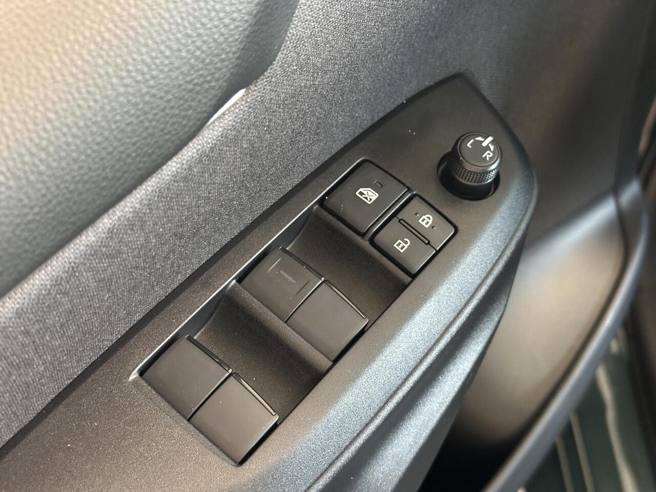 Toyota YARIS 1.5 Hybrid 115 Dynamic NIEUW! Direct leverbaar! ¤ 1000,- inruilpremie!