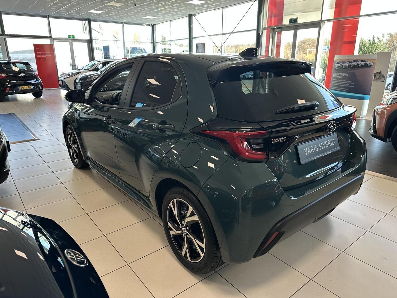Toyota YARIS 1.5 Hybrid 115 Dynamic NIEUW! Direct leverbaar! ¤ 1000,- inruilpremie!
