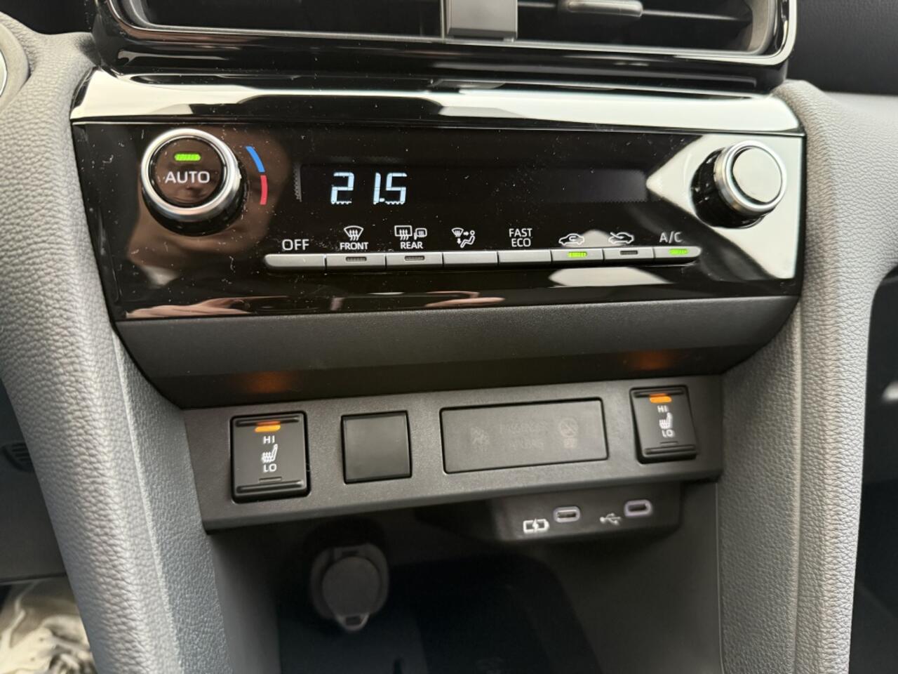 Toyota YARIS Cross 1.5 Hybrid Dynamic | Stoel & Stuurverwarming | Carplay | Keyless