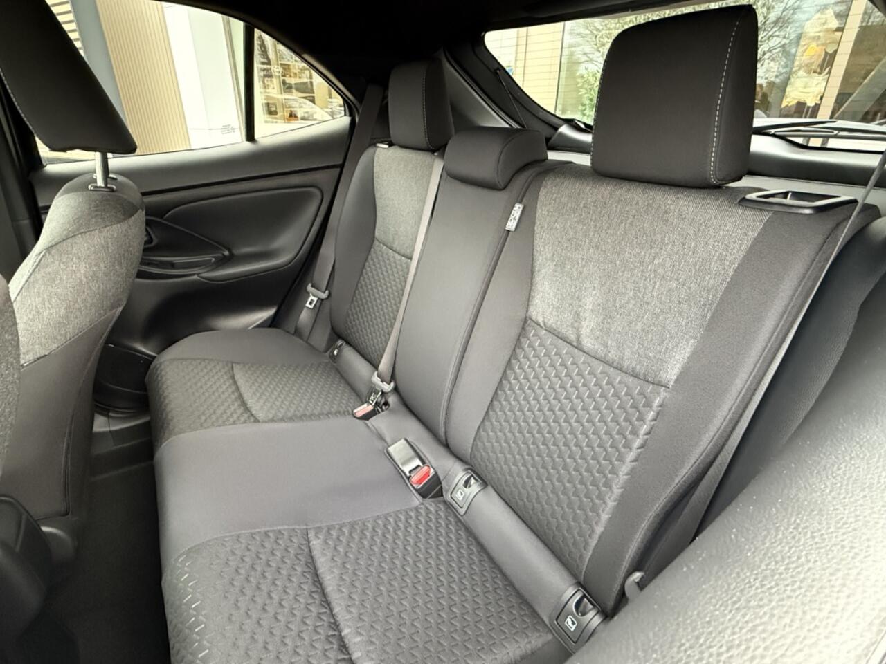 Toyota YARIS Cross 1.5 Hybrid Dynamic | Stoel & Stuurverwarming | Carplay | Keyless