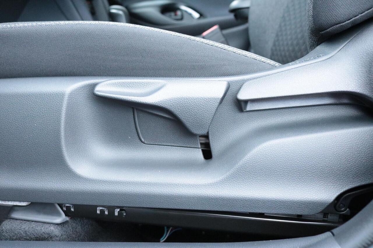 Toyota YARIS Cross 1.5 Hybrid 115 Dynamic, Comfortpack, BSM, Parkeersensoren, Stoel & Stoelverwarming!